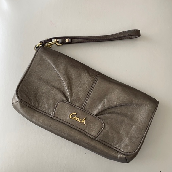 Coach wristlet - Picture 1 of 1